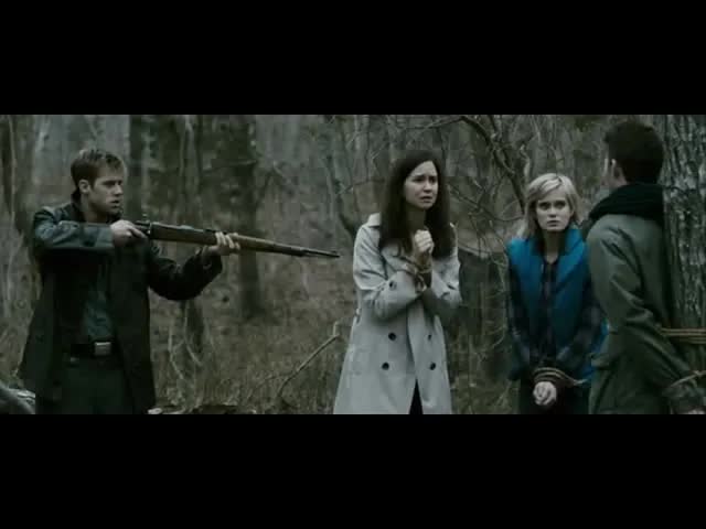 烧脑悬疑《鬼打墙》：导演从第一秒开始制造意外，一直延续到片尾