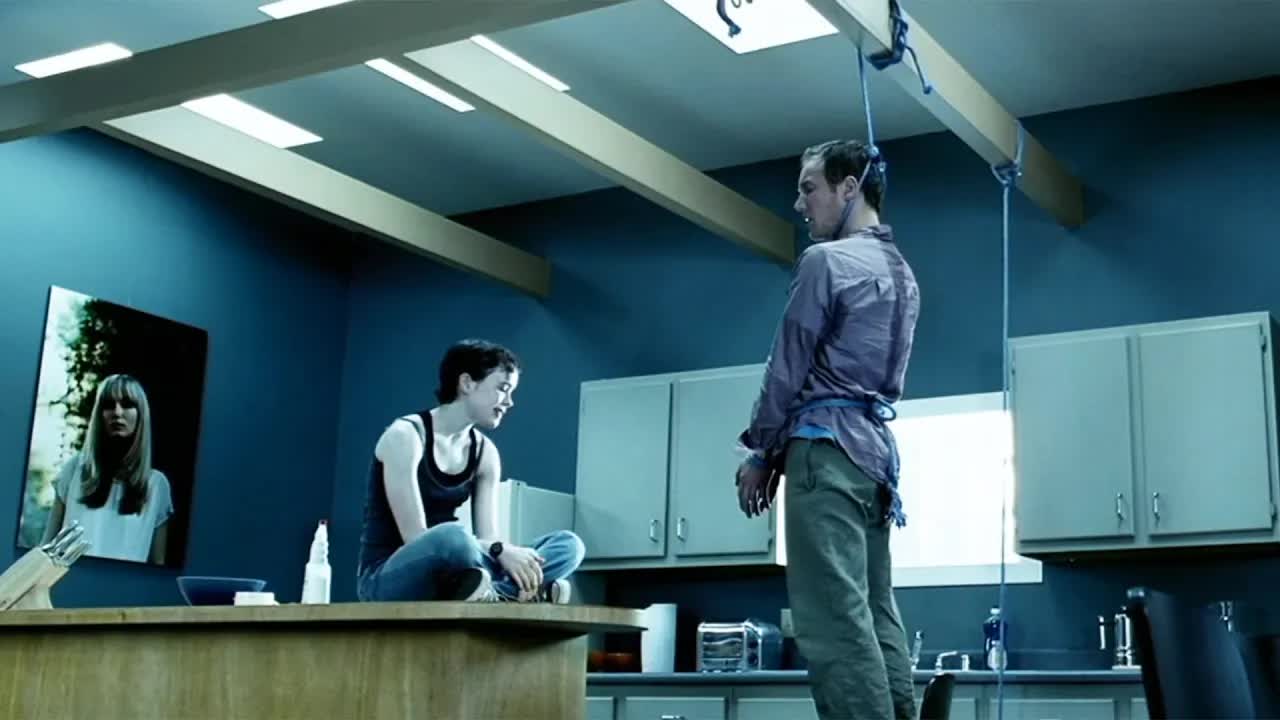 闺蜜被渣男害死，女孩孤身一人深入虎穴，最终将渣男绳之以法！