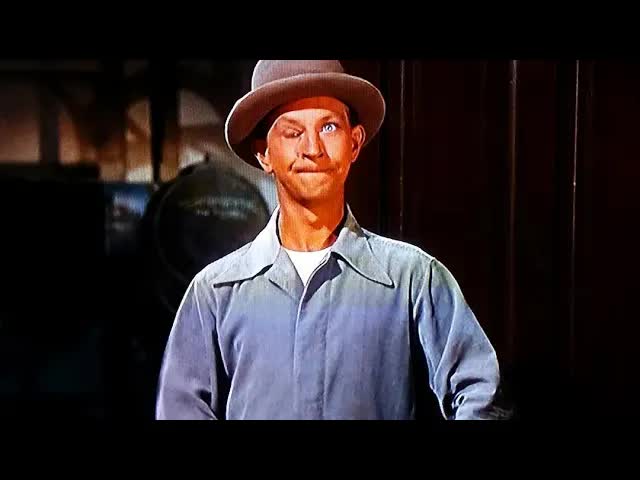 女星瞧不起龙套男，一年后却又百般示爱，男子理都不理！