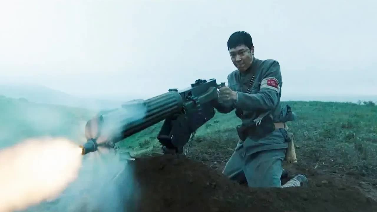 日军血洗村庄，热血男儿一架重机枪，立刻让日军横尸遍地！《凤梧洞战斗》